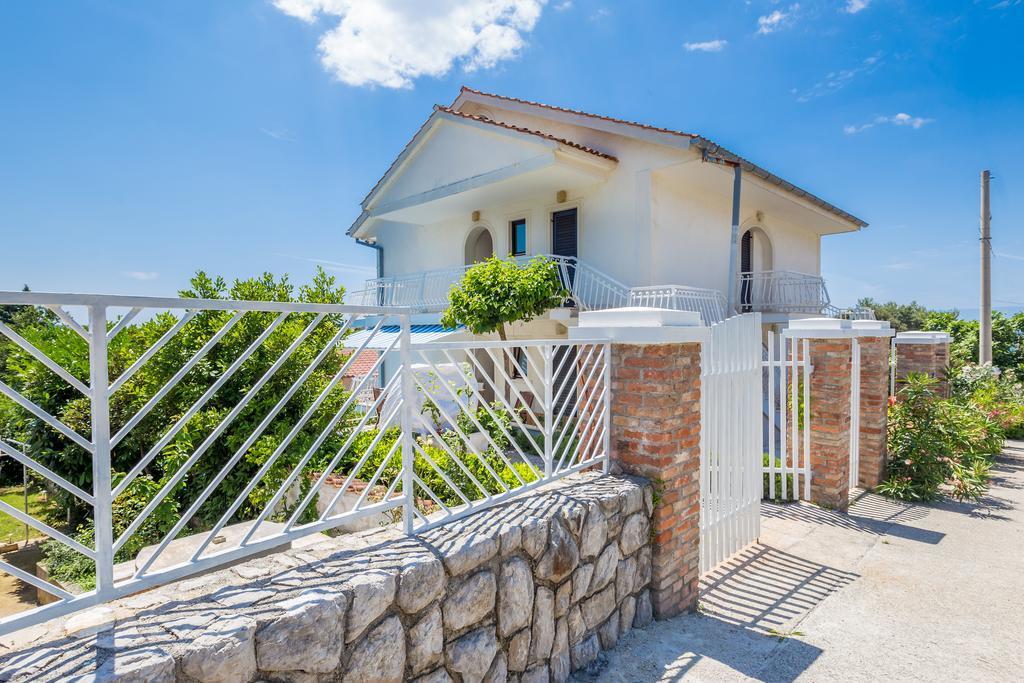Ava Apartments Омишаль Екстер'єр фото